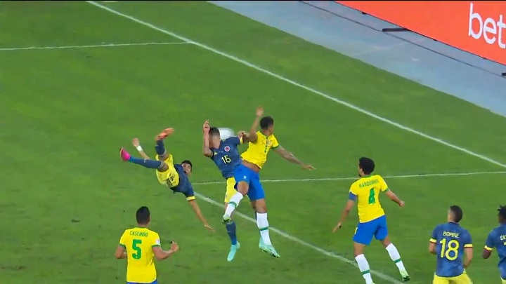 Gol de Chalaca de Luis Diaz a Brasil en la Copa América 2021. Cortesía Gol Caracol