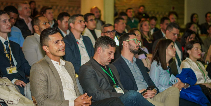 El galardón fue entregado en el marco de la Bienal de Estacionamientos de Micromovilidad y los Premios al Trabajo en Bici. Cortesía Gobernación de Cundinamarca