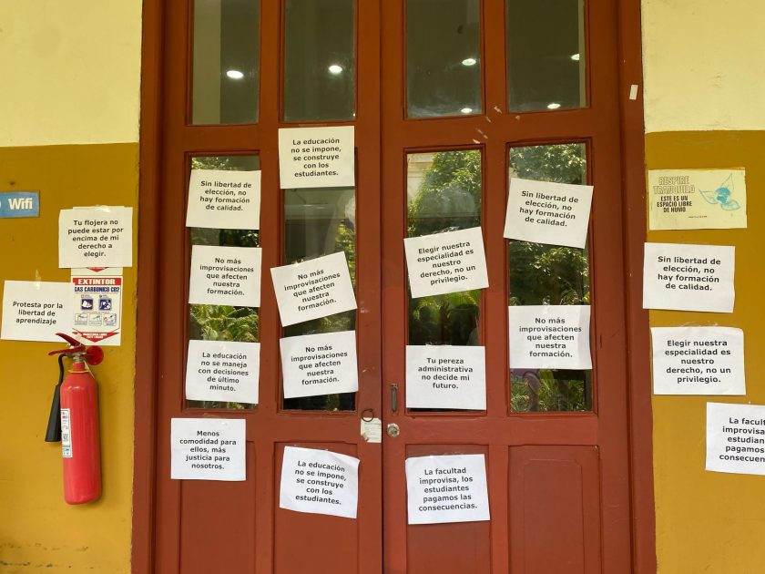 Así luce la entrada al consultorio jurídico de la Universidad de Cartagena 