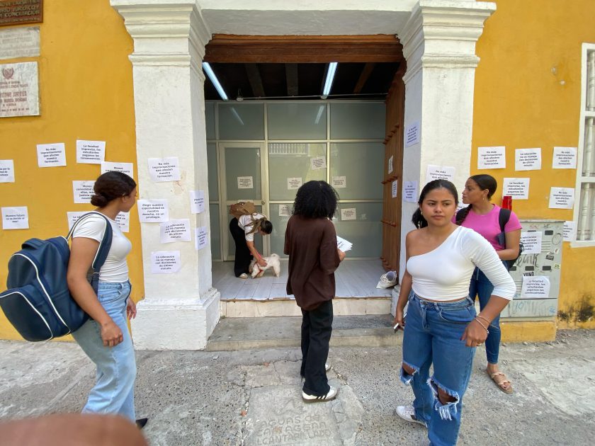 Así luce desde la mañana del Martes 4 de marzo la Facultad de Derecho y Ciencias Políticas