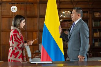 Colombia fortalece su voz por la paz: Jorge Iván Ospina asume embajada en Palestina