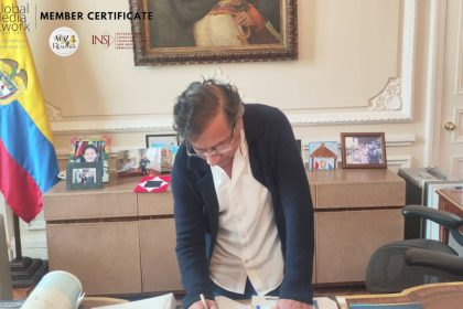 Petro firma decreto para consulta popular mientras avanza debate de reforma laboral
