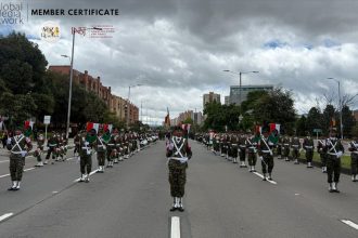 Soldados profesionales desfilan por primera vez en la capital: un paso firme hacia la historia