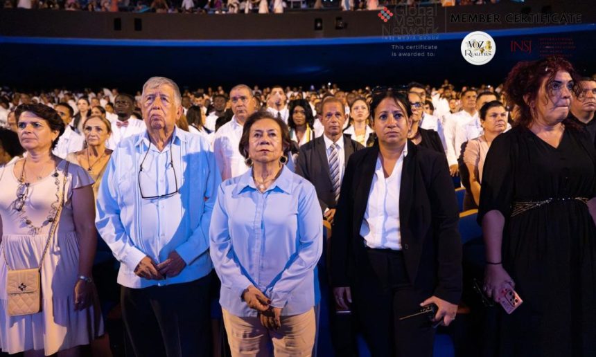 Jóvenes colombianos formados en Cuba regresan como médicos para fortalecer la paz