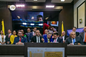 El ministro TIC, Julián Molina, radicó en el Congreso el proyecto de ley “Internet Solidario”, con el objetivo de desarrollar el derecho fundamental al acceso a Internet