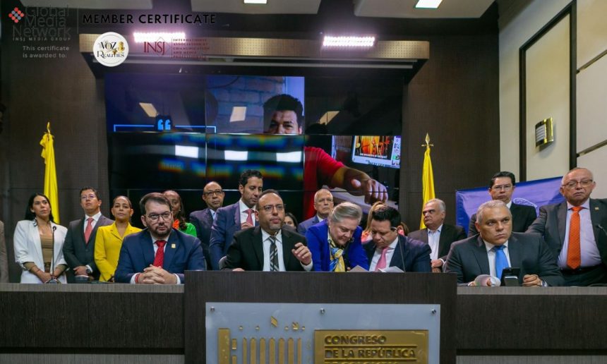 El ministro TIC, Julián Molina, radicó en el Congreso el proyecto de ley “Internet Solidario”, con el objetivo de desarrollar el derecho fundamental al acceso a Internet