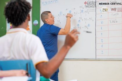 Ministerio de Educación fija calendario de traslados docentes 2025-2026