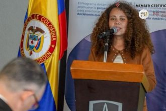 El Ministerio de Ciencia defiende la formación de alto nivel y redefine el modelo de financiamiento académico en Colombia