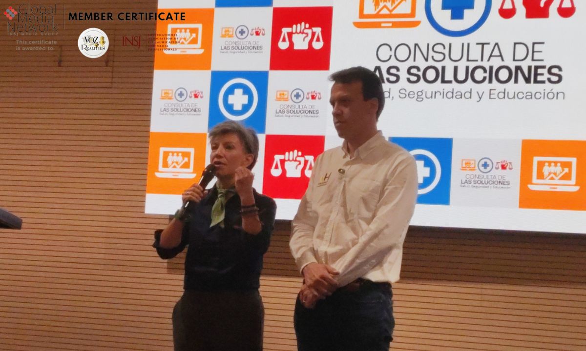 Claudia López y Leonardo Huerta inscriben la “Consulta de las Soluciones”