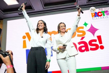 Mafe Carrascal y Carolina Corcho, durante la celebración del Pacto Histórico, en Bogotá
