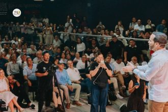 Denuncian amenazas, asesinatos y seguimientos contra campaña presidencial de Abelardo de la Espriella