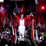 Keiko Fujimori gana la Presidencia de Perú tras una de las elecciones más reñidas de su historia Keiko Fujimori saludaba a sus seguidores durante su mitin de clausura de campaña en Lima, la capital de Perú, en junio. Se ha convertido en la primera mujer electa para ocupar el cargo más alto de Perú.Credit...Anthony Nino De Guzman/Agence France-Presse — Getty Images