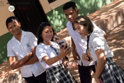 Colombia crea nuevas reglas para proteger a niños y adolescentes de los riesgos digitales