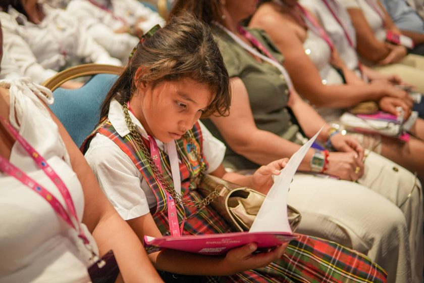 Los avances también alcanzan la formación de futuros docentes. El país cuenta ahora con cinco nuevas Escuelas Normales Superiores, 34 proyectos con enfoque rural, 14 proyectos de acompañamiento y 13 establecimientos educativos en proceso de convertirse en Escuelas Normales Superiores.