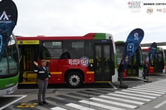 Bogotá estrena 50 buses eléctricos duales: así son los nuevos articulados de TransMilenio