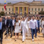 Petro dejó la Presidencia: una izquierda fortalecida y una oposición que se prepara para enfrentar a Abelardo De La Espriella El 7 de agosto marcó el cierre de un ciclo político inédito en Colombia. Gustavo Petro terminó el primer gobierno de izquierda de la historia reciente del país y entregó el poder a Abelardo De La Espriella, representante de un proyecto político ubicado en el extremo opuesto del espectro ideológico