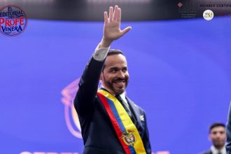 Abelardo De La Espriella llega a la Presidencia de Colombia después de construir durante décadas una imagen pública asociada al éxito empresarial, el lujo y una agresiva defensa de su independencia económica. Pero detrás del personaje que se presenta como empresario exitoso existe una historia de negocios, representación jurídica de personajes controvertidos, múltiples sociedades y un patrimonio que ha sido objeto de investigaciones periodísticas y cuestionamientos políticos.