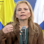 Fiscalía captura a cuatro policías por la muerte de Donovan Balanta tras permanecer bajo custodia en Cazucá La Fiscalía capturó a cuatro policías por la muerte de Donovan Balanta Paz en Cazucá, Soacha. Medicina Legal documentó lesiones y descargas eléctricas