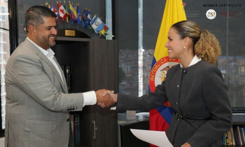 Un juez de Cali sancionó a la ministra de Trabajo y al director del SENA por desacato a una tutela sobre reubicación laboral. El Tribunal revisará el fallo